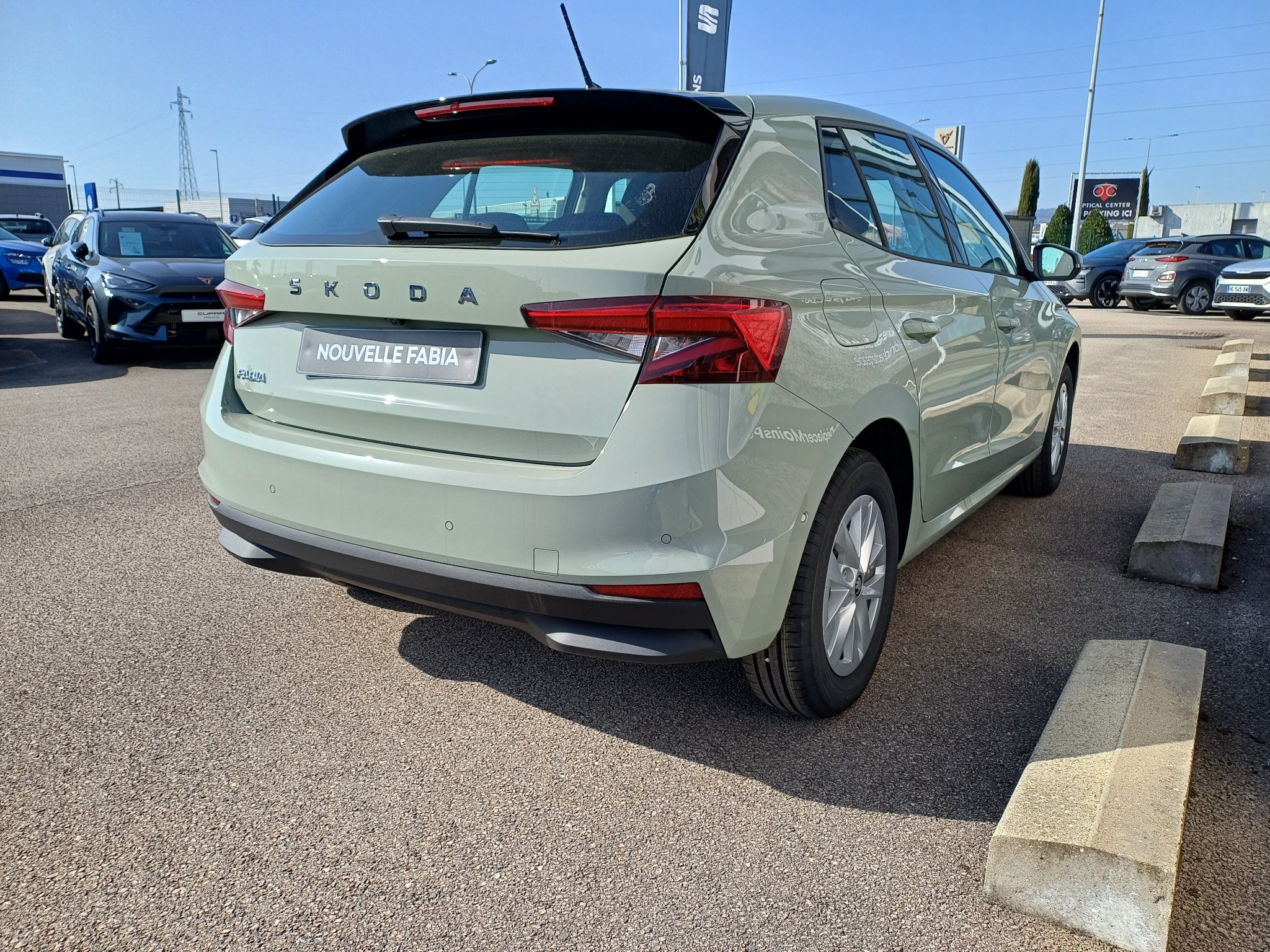 SKODA_FABIA_34-ARRIERE-DROIT