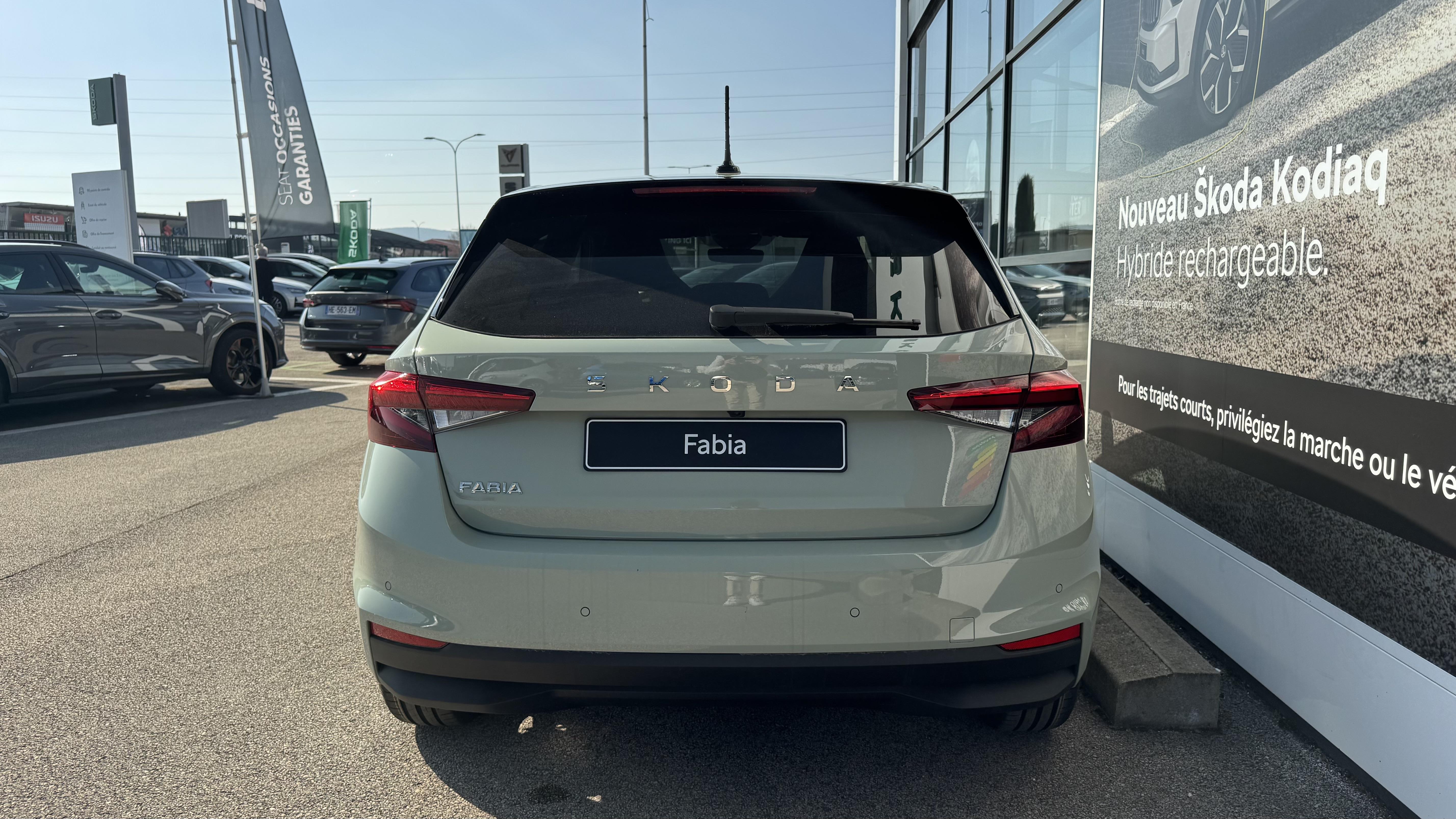 SKODA_FABIA_FACE-ARRIERE