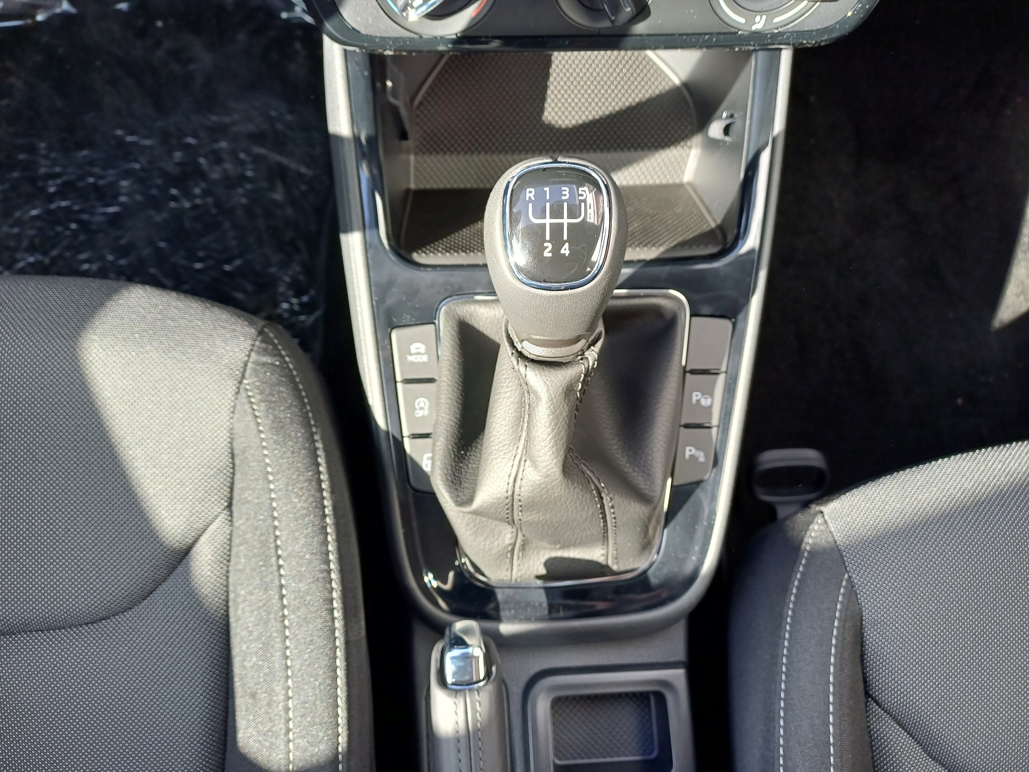 SKODA_FABIA_LEVIER-DE-VITESSE