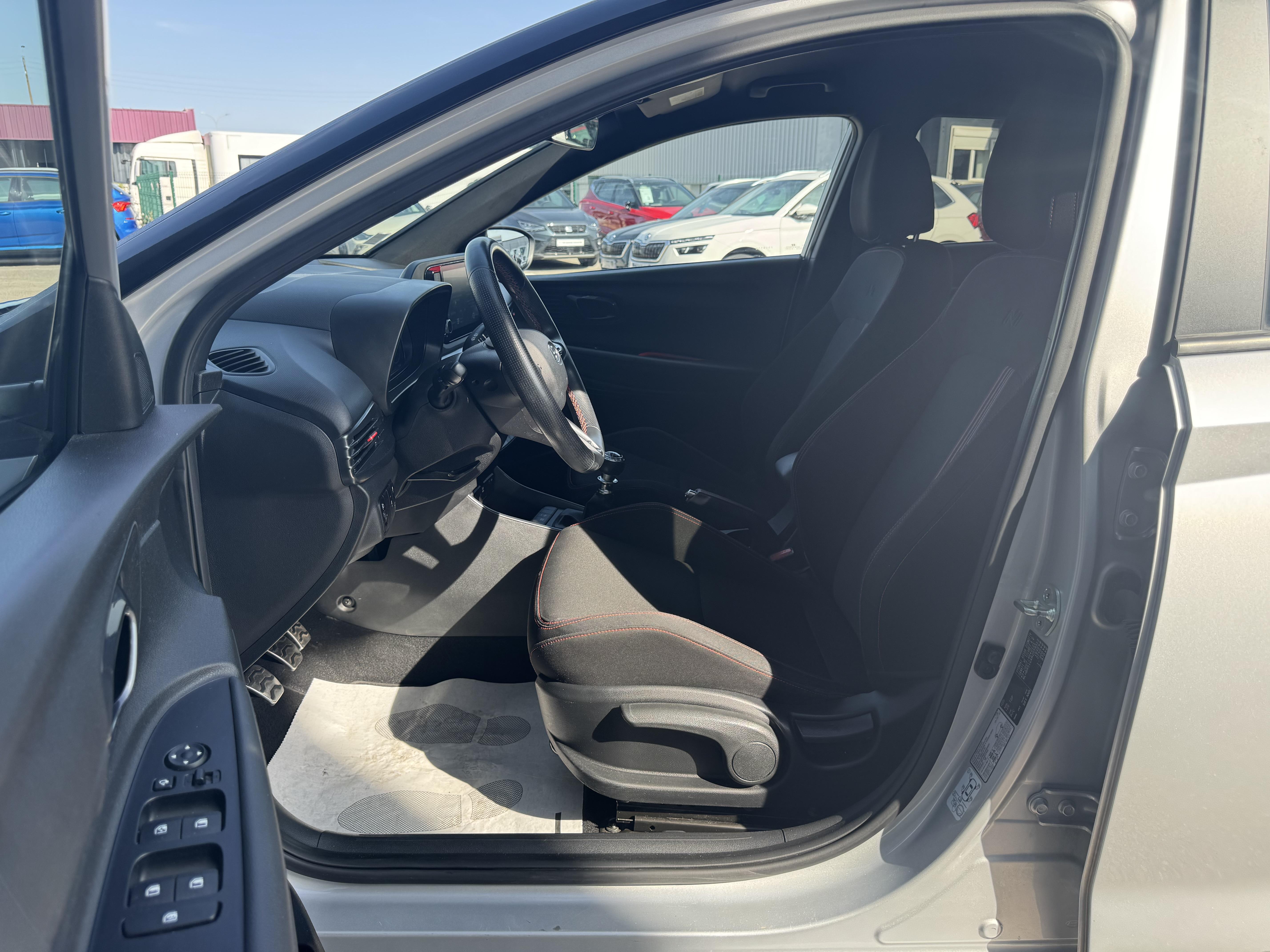 HYUNDAI_I20_34-AVANT-DROIT