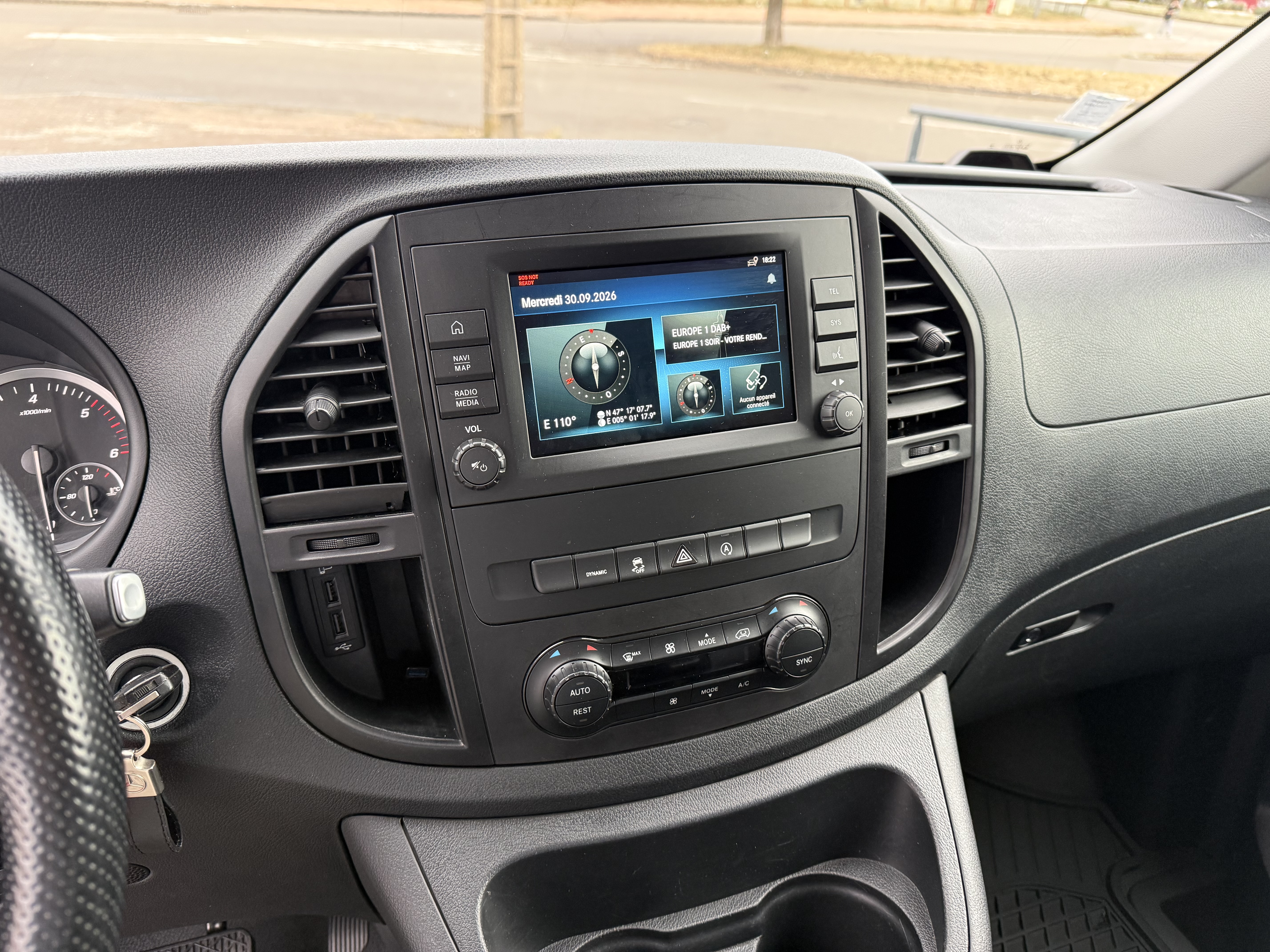MERCEDES_VITO-MIXTO_CONSOLE-CENTRALE-GPS