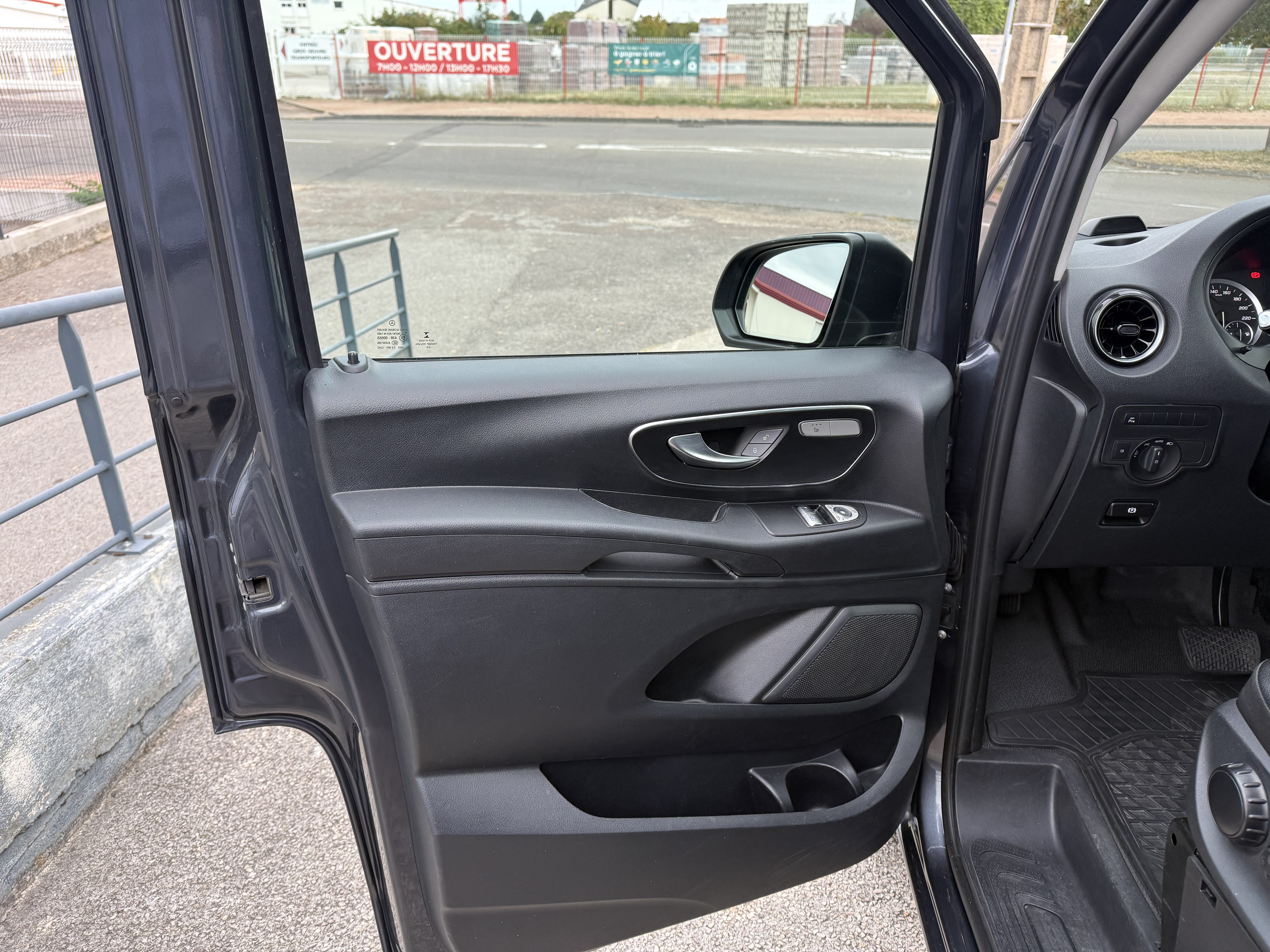 MERCEDES_VITO-MIXTO_PANNEAU-DE-PORTE-AVANT-GAUCHE
