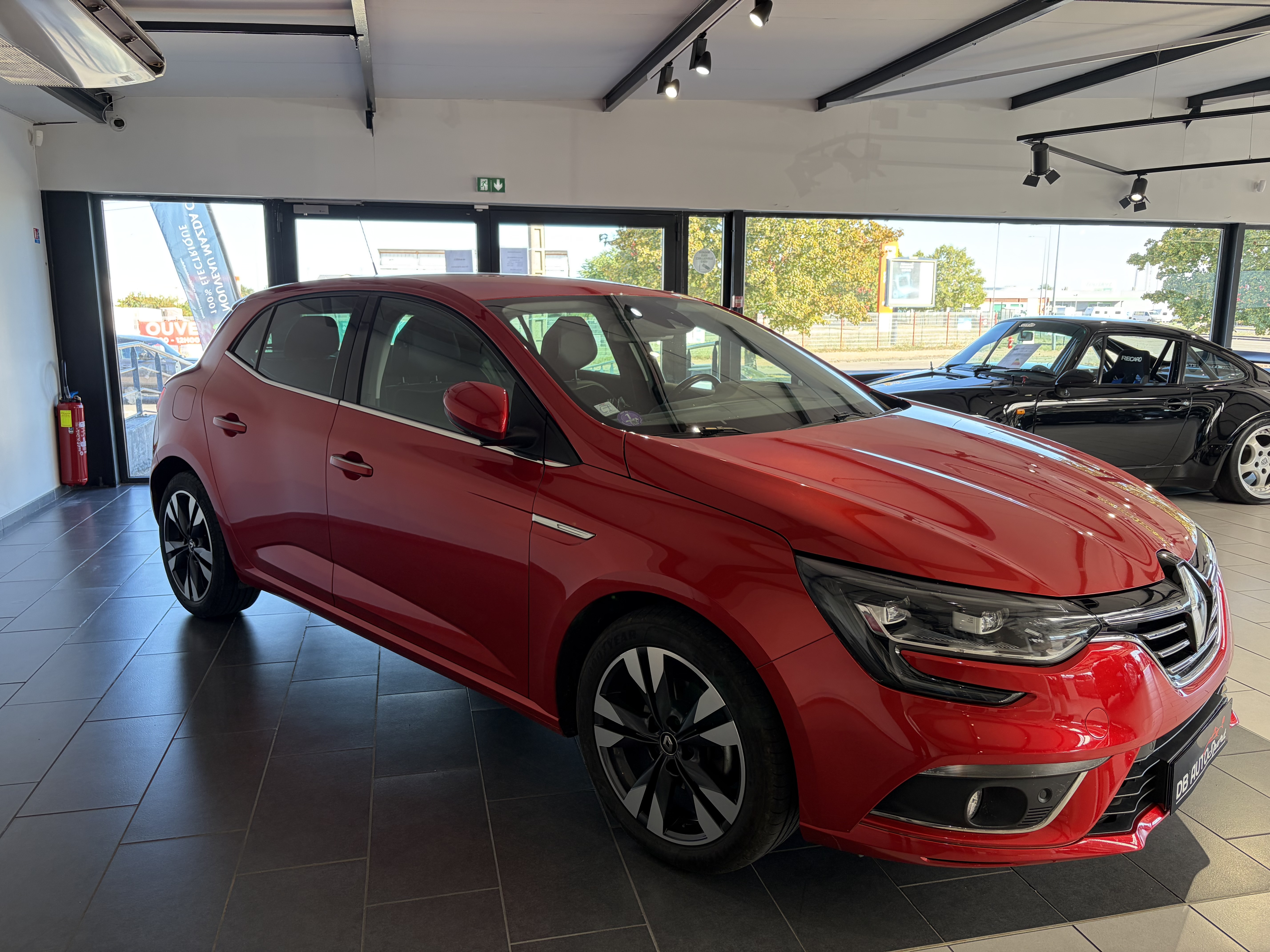 RENAULT_MEGANE-IV-BERLINE_34-AVANT-DROIT