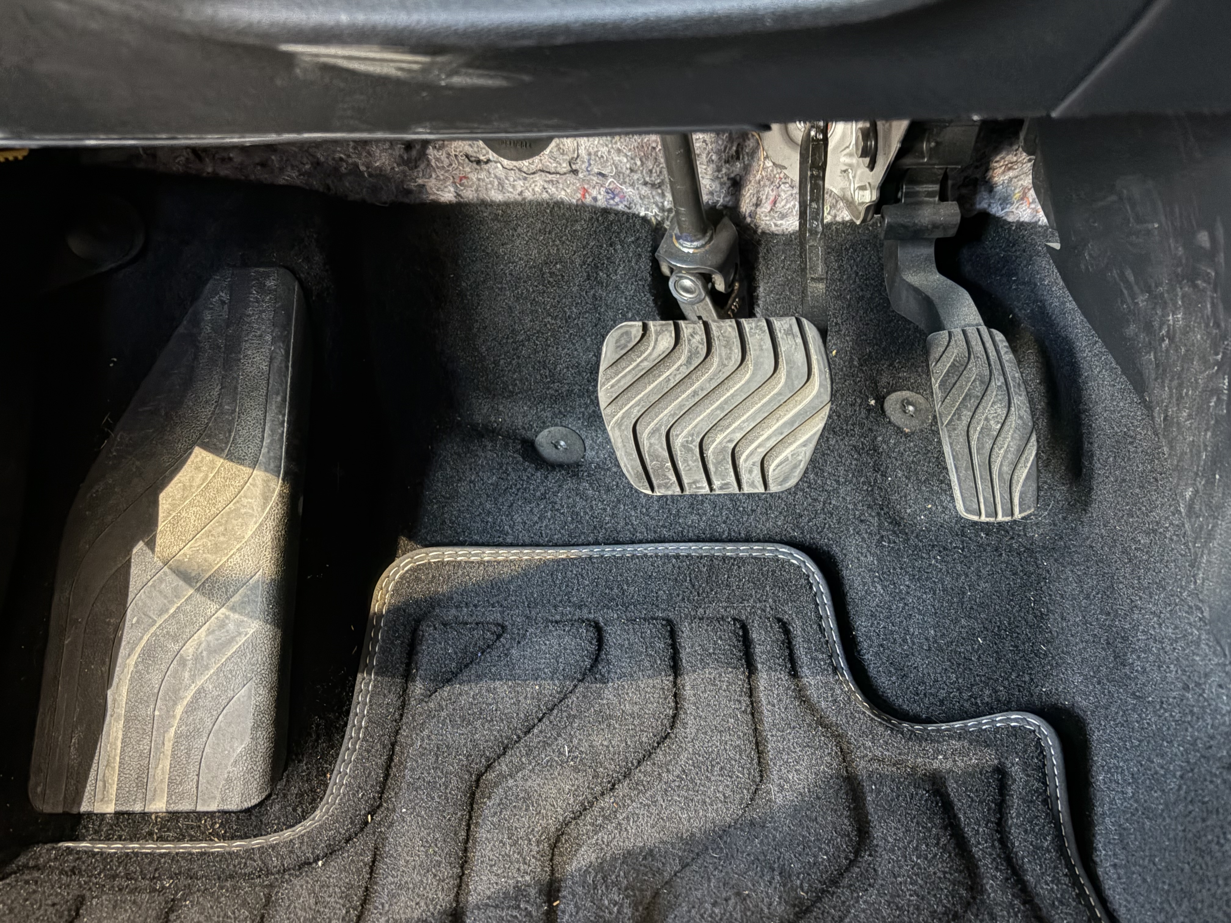 RENAULT_MEGANE-IV-BERLINE_CONSOLE-CENTRALE