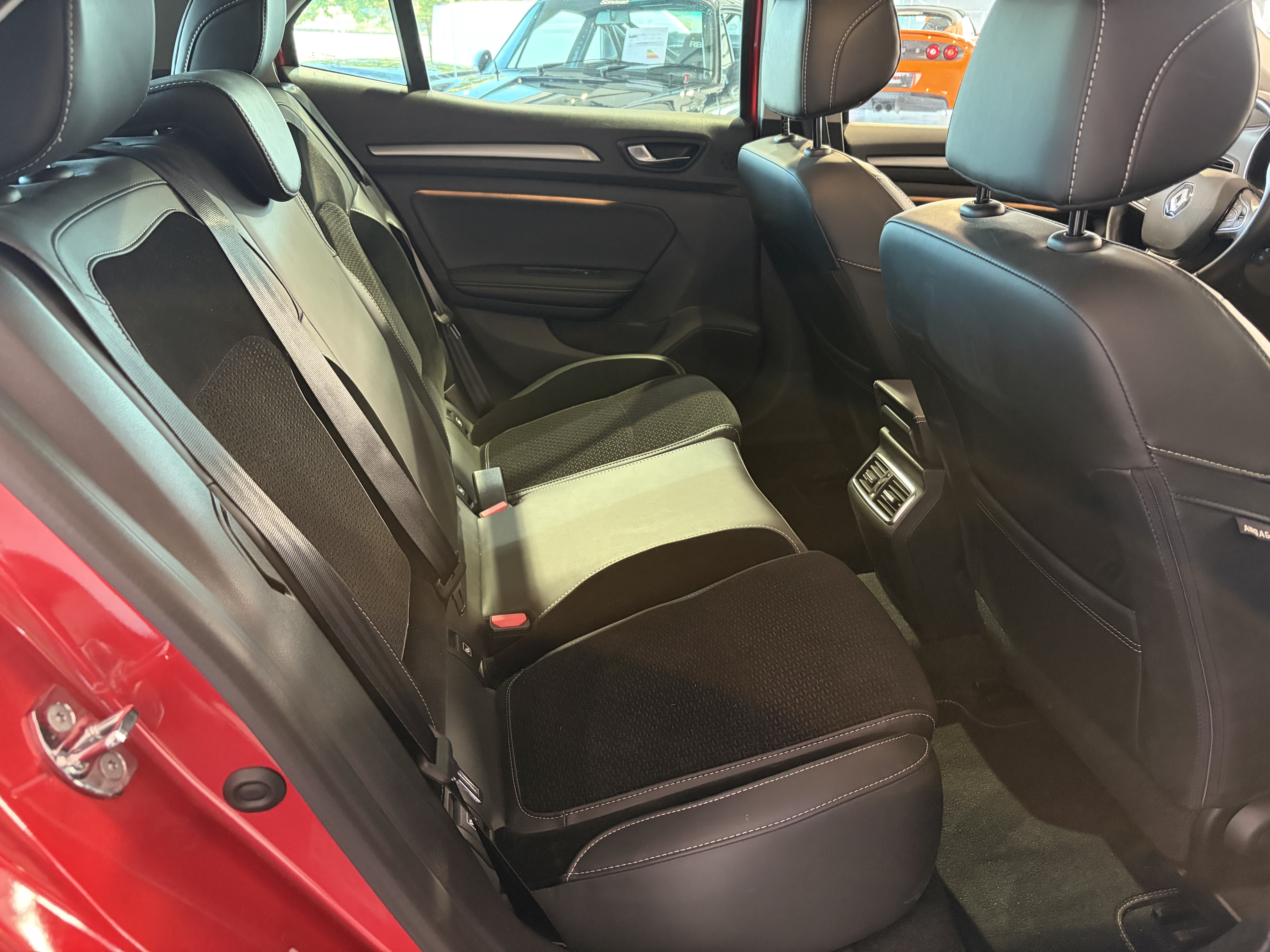 RENAULT_MEGANE-IV-BERLINE_SIEGE-ARRIERE-DROIT