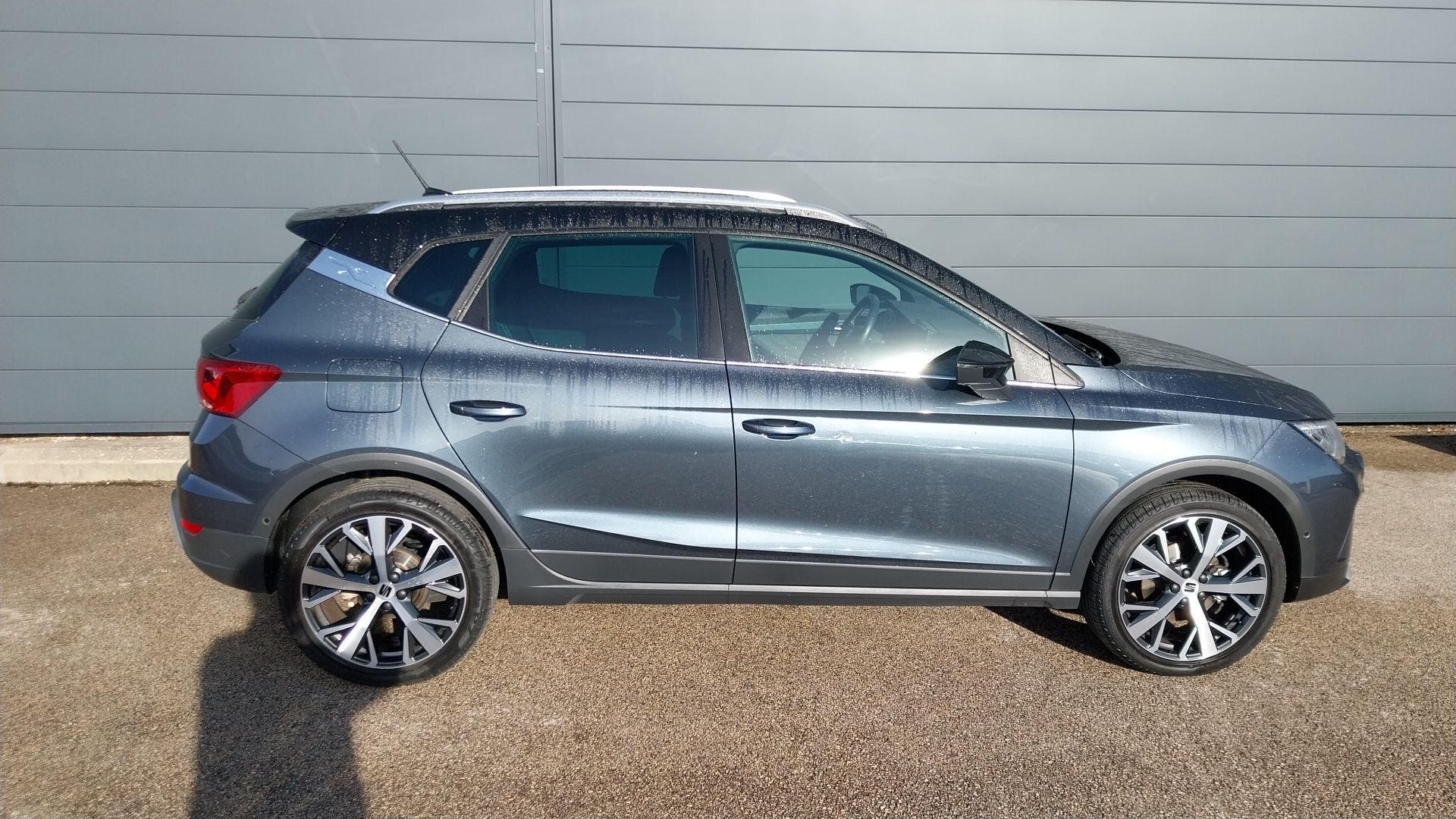 SEAT_ARONA_34-AVANT-DROIT