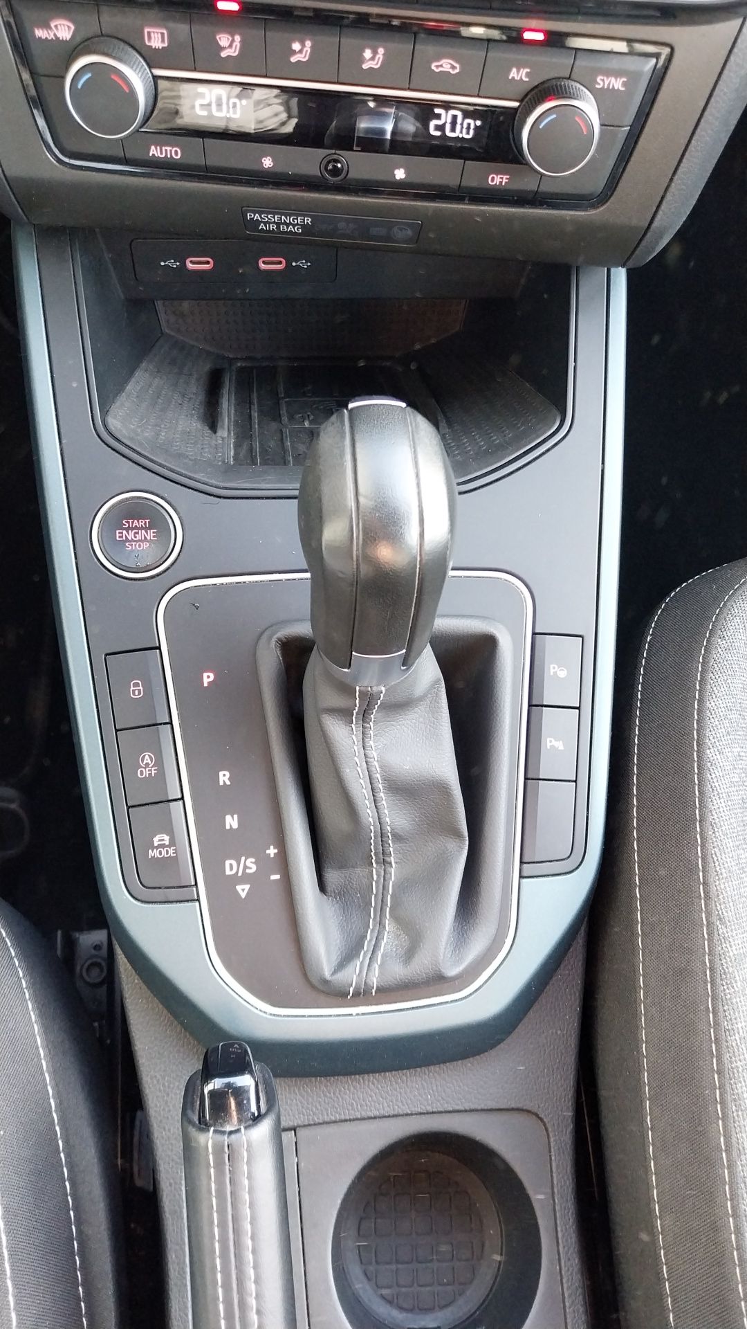 SEAT_ARONA_CONSOLE-CENTRALE-CAMERA-DE-RECUL