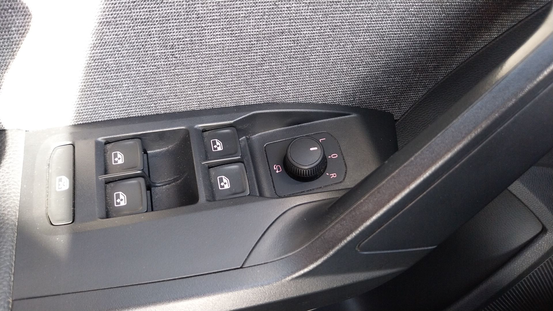 SEAT_ARONA_PNEU-AVANT-GAUCHE